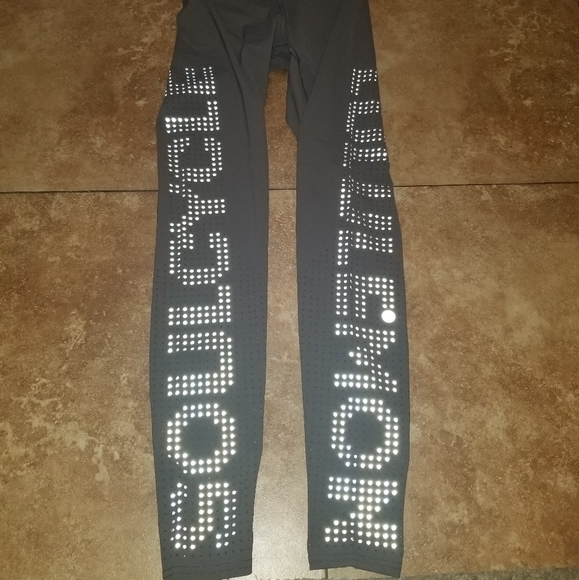 SOLDLululemon ride & reflect X SoulCycle grey sz 4 - Picture 2 of 5